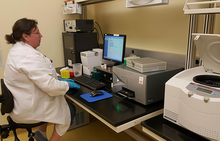 坤和集团胚胎培养检测室